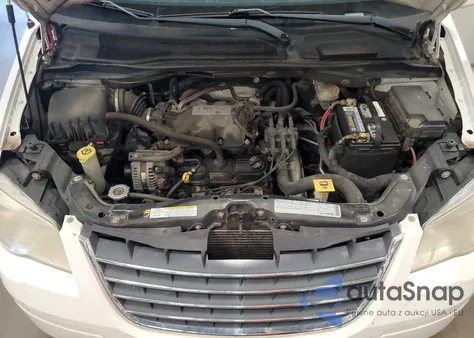 2010 Chrysler Town & Country Touring from USA, damaged, VIN 2A4RR5D14AR343960